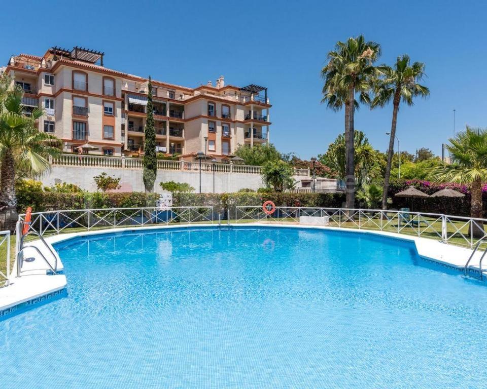 2Bdr Sunny Apartment With Pool And Private Parking In Бенальмадена Екстер'єр фото
